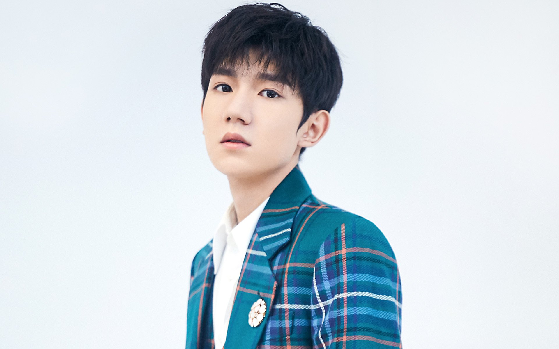 战术铁幕与英雄主义，当广东队体系扼住尼克斯咽喉，德罗赞在生死时刻降临